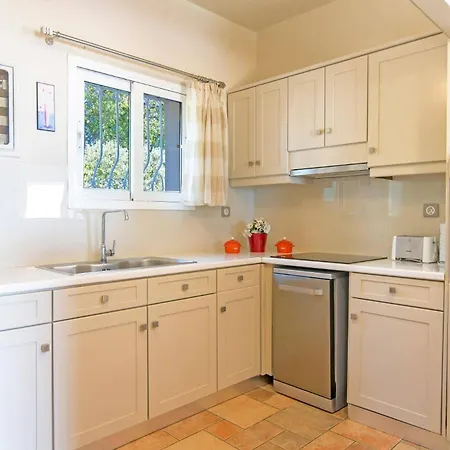 Kokokilas By * Karyotikon